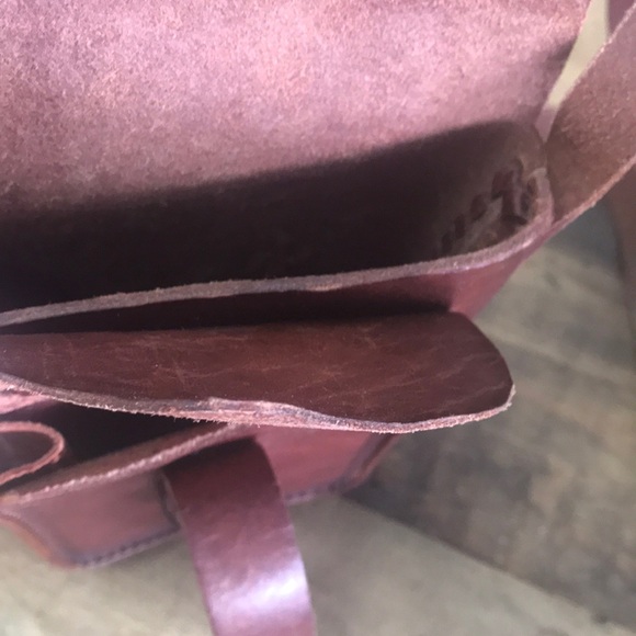 Handmade leather crossbody purse - Picture 3 of 6